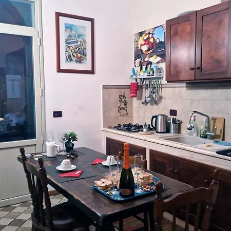 Apartment Casa Rotre In The Historic Center Of Palermo