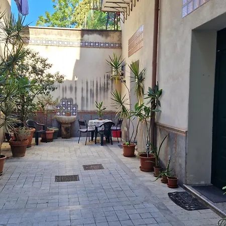 Casa Rotre In The Historic Center Of Palermo